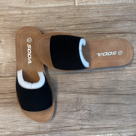 Soda Women's Black Slide Sandals. NWOT. Boutique item - Picture 2 of 3